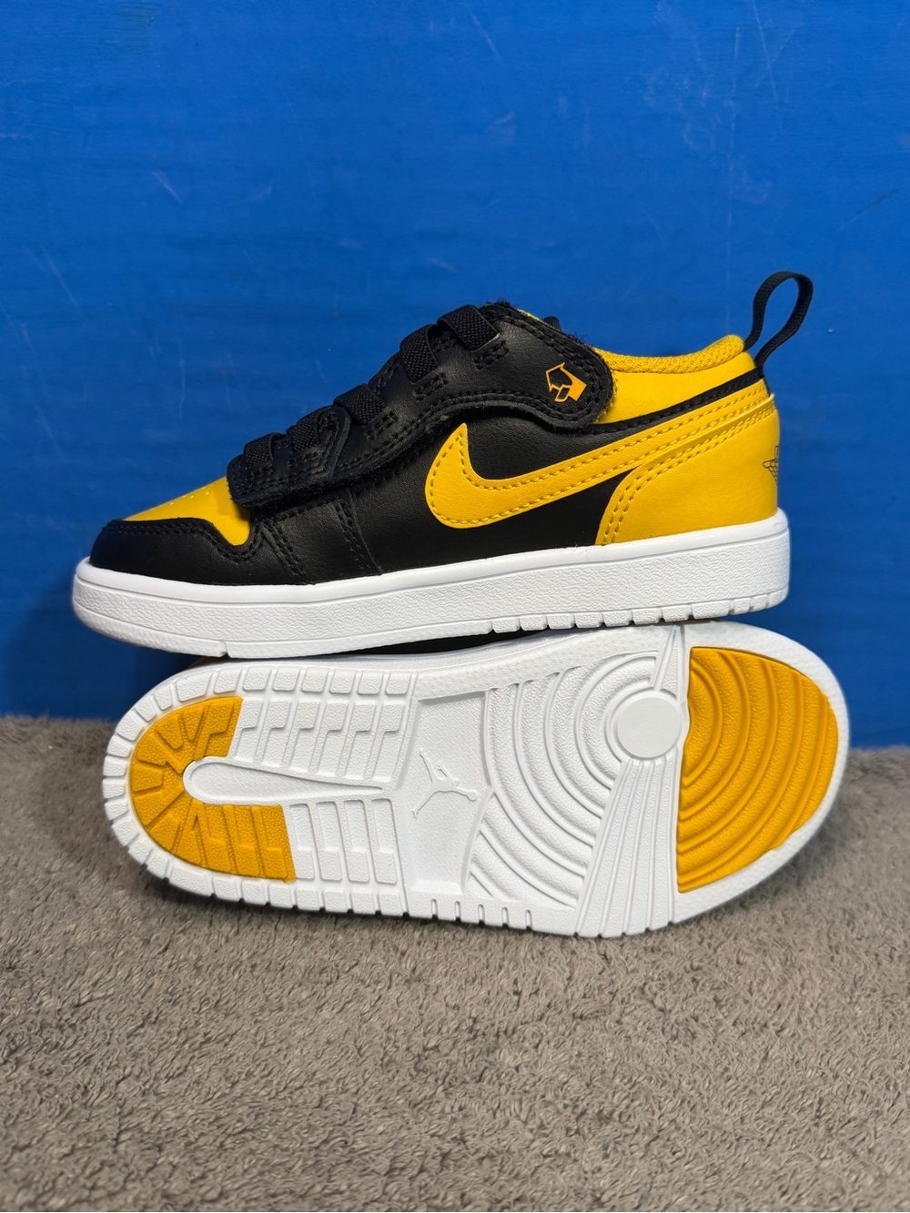 Jordan 1
Low
Yellow Ochre 
PS ALT
Brand new - Picture 5 of 11